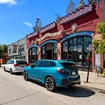 Downtown Stay Off Broadway Nightlife Nearby Parking