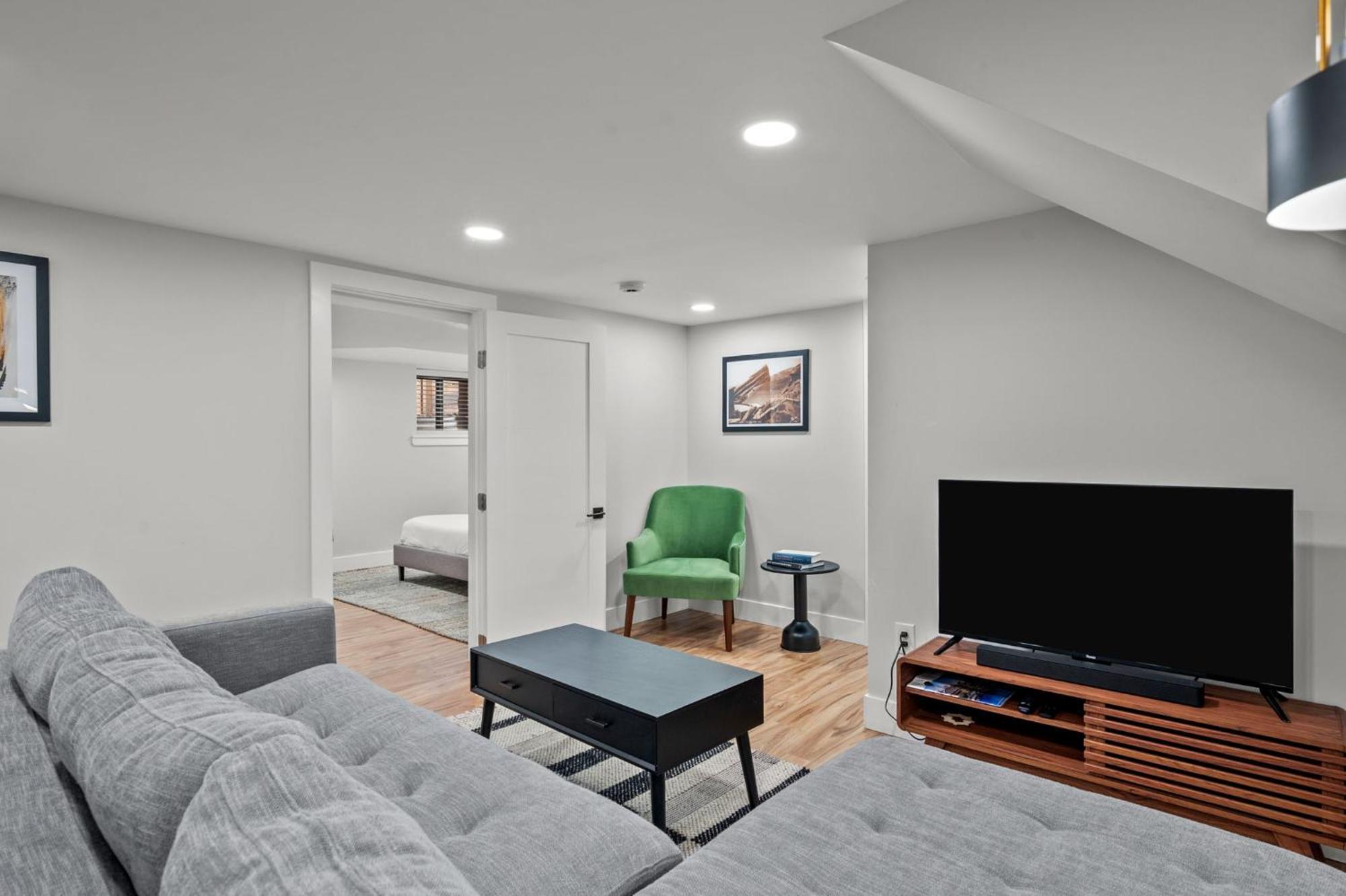 Downtown Off Broadway Nightlife Nearby Parking Apartment *